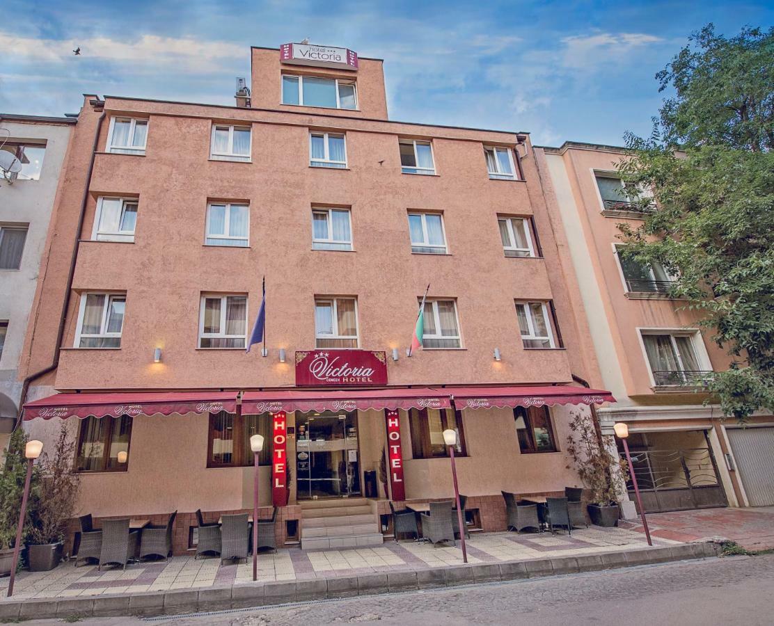 Victoria Hotel 3*